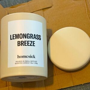 NWT - Homesick Lemongrass Scented Candle 8oz (226g)